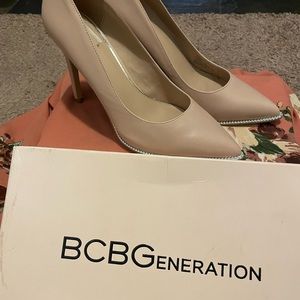 Summer blouses, summer dress and romper with 2-3 inch high-heel shoes